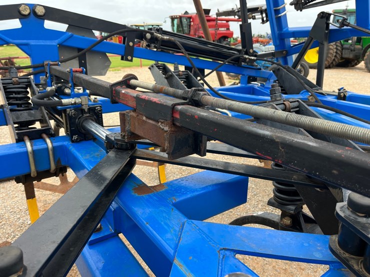 2015-new-holland-st830-image-10