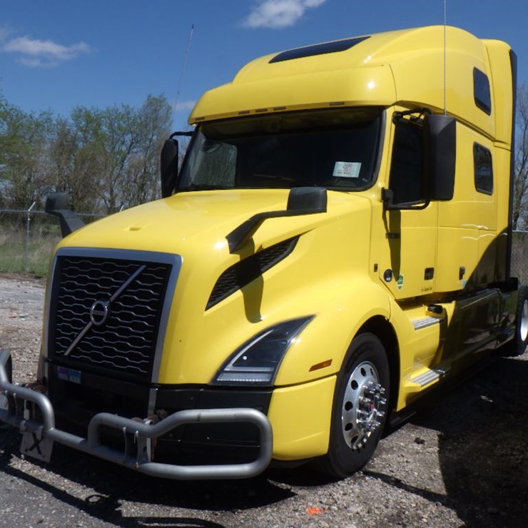 2022 VOLVO VNL860