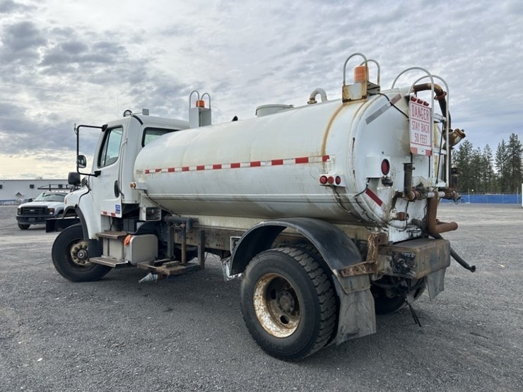 2006-freightliner-m2-water-truck-image-3