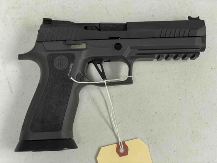 sig-sauer-pistol-image-1