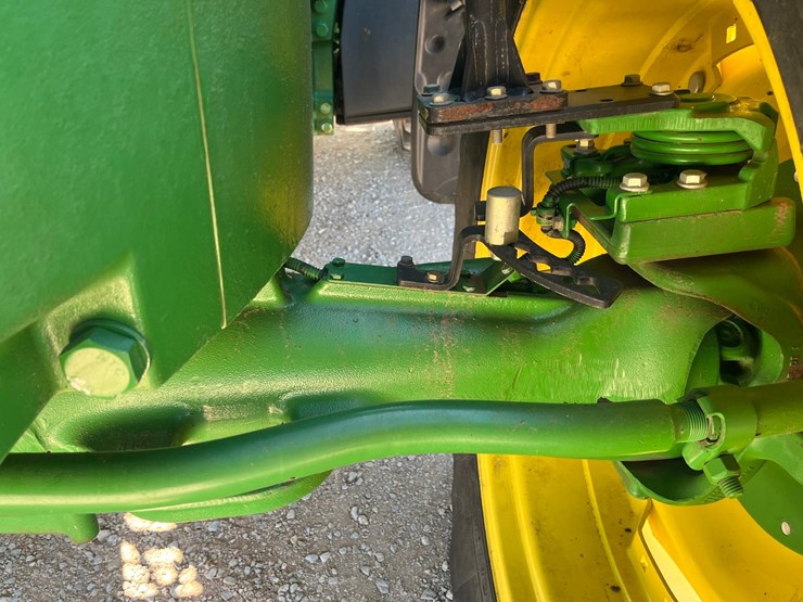 2013-john-deere-7215r-image-4