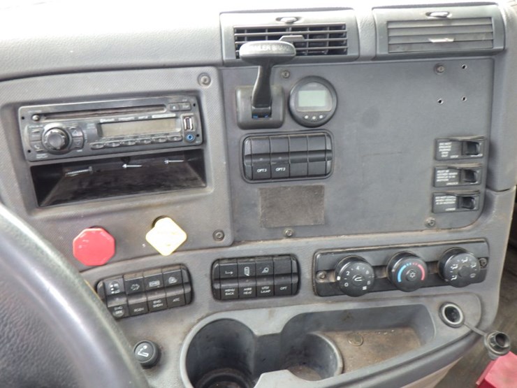 2017-freightliner-cascadia-125-image-17