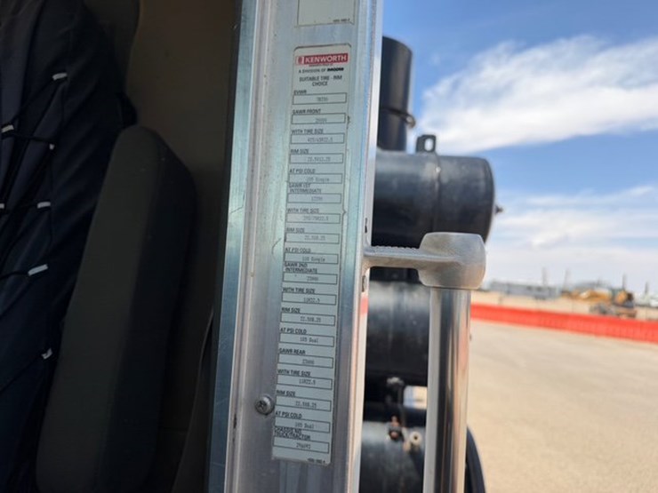 2012-kenworth-t800-image-15