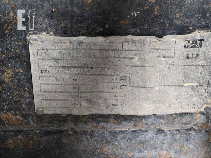 2016-caterpillar-415f2-image-18