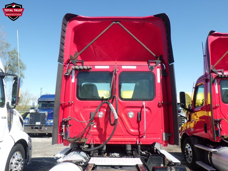 2021-freightliner-cascadia-116-image-10