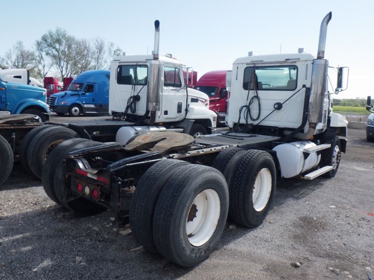 2001-mack-ch613-image-7