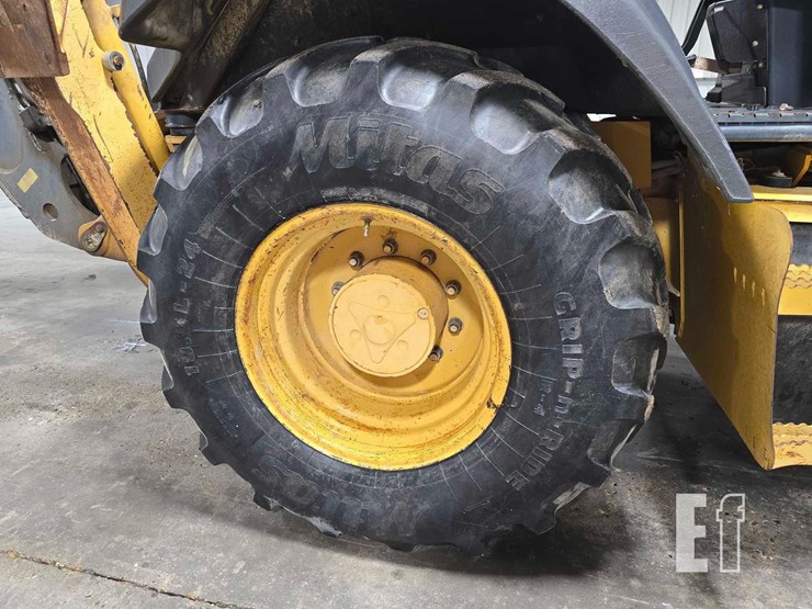 2011-deere-310j-image-32