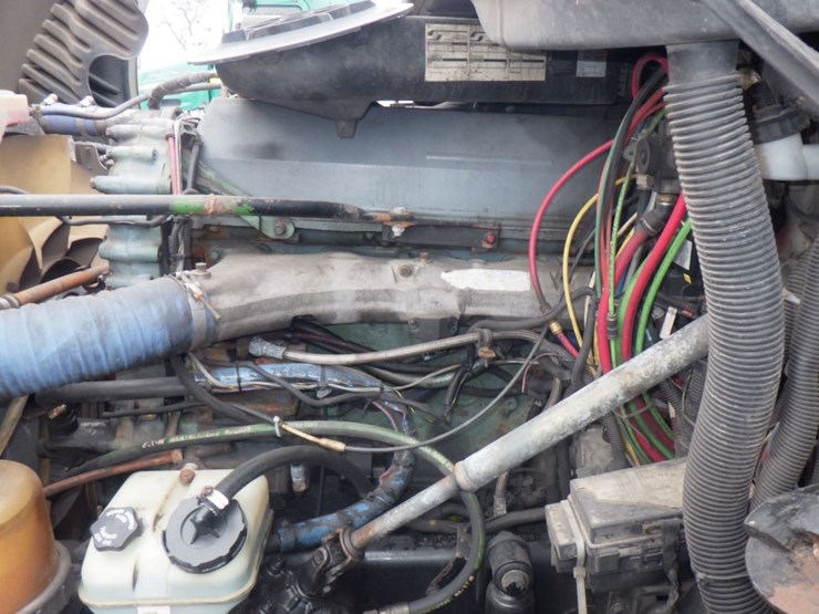 2011-freightliner-cascadia-125-image-20