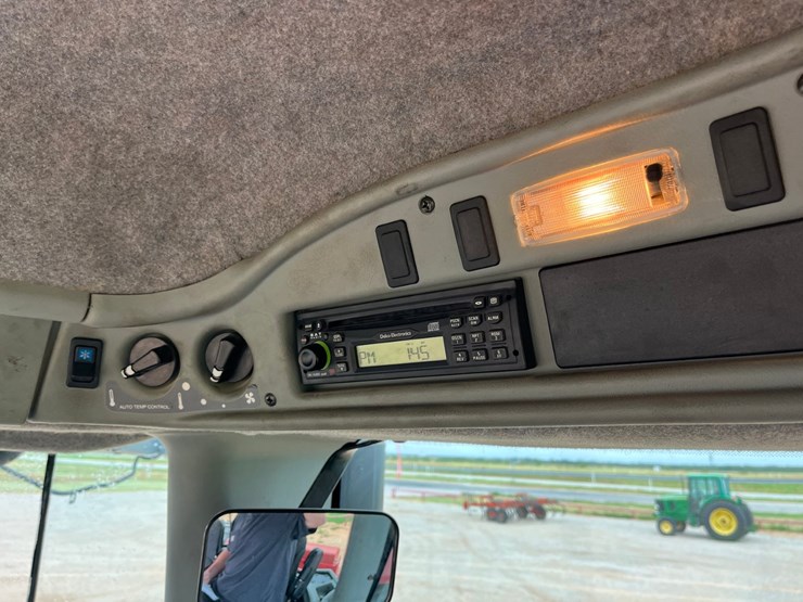 2008-versatile-535-image-29