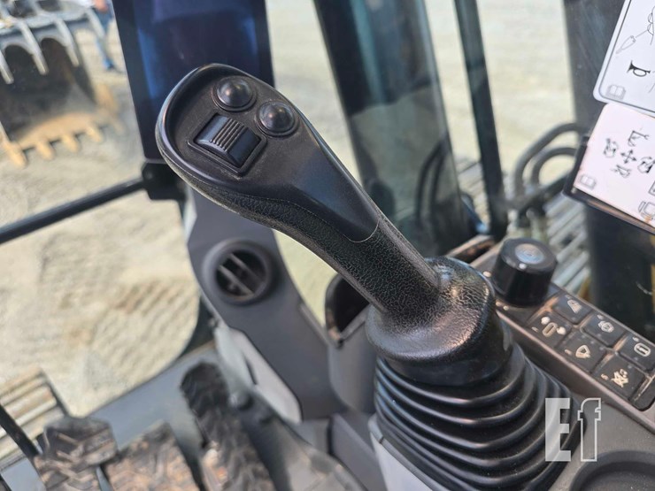 2019-caterpillar-320-image-17