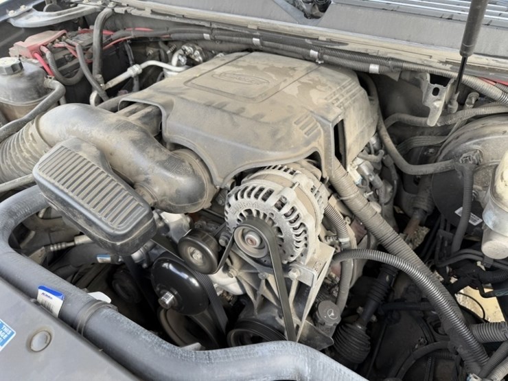 2014-chevrolet-tahoe-image-12