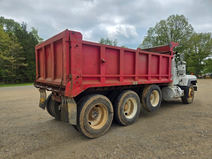 2001-mack-rd688s-image-17