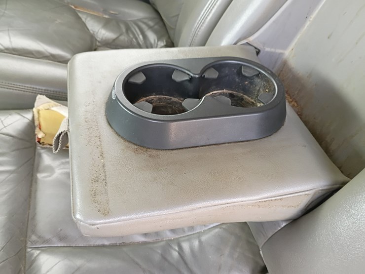 2005-chevrolet-suburban-image-65