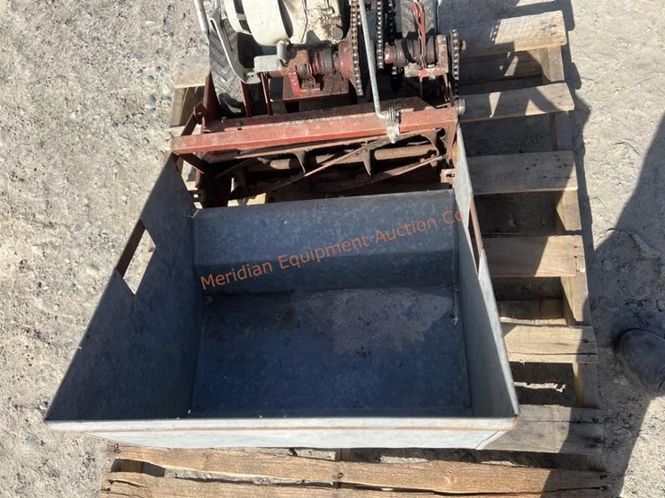 20"-greens-keeper-rotary-mower-image-8