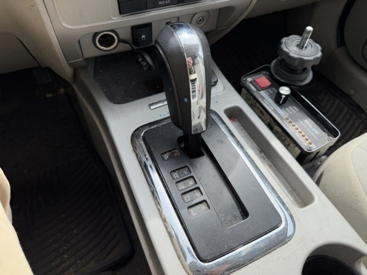 2010-ford-escape-hybrid-image-26