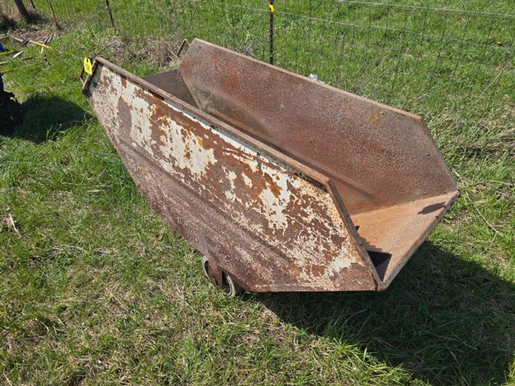 #596-•-walk-behind-feed-cart-image-1