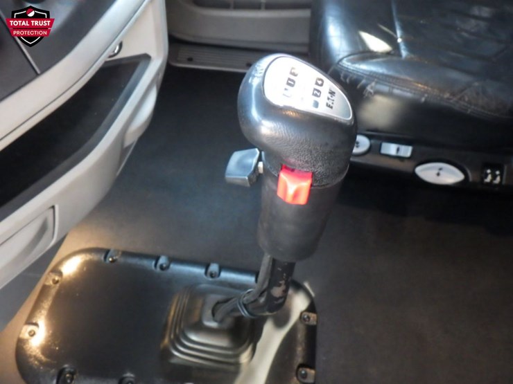 2022-peterbilt-567-image-20