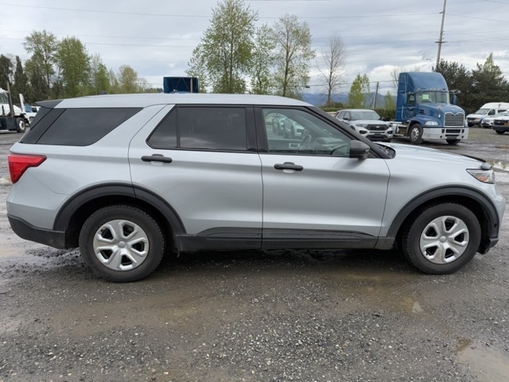 2020-ford-explorer-image-3
