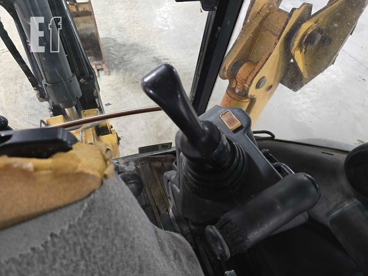 2011-deere-310sj-image-24