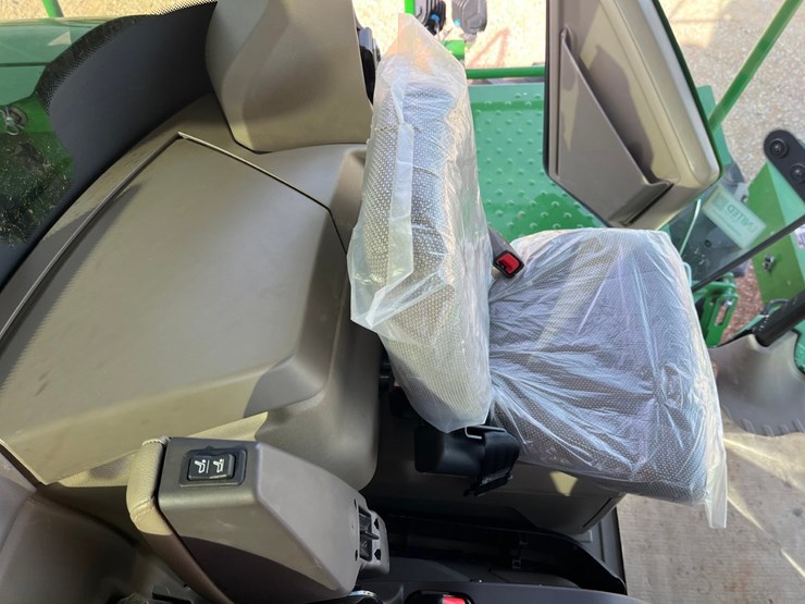 2023-john-deere-w235r-image-36