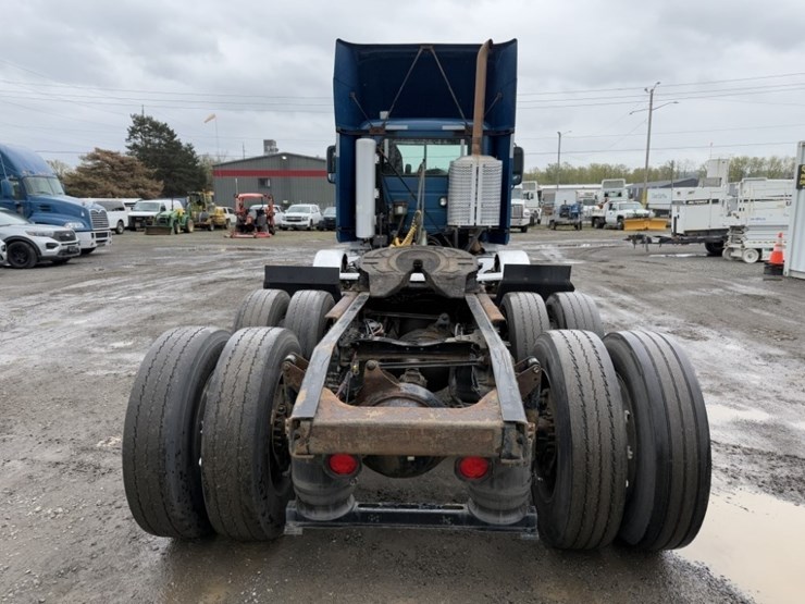 2013-mack-cxu613-tri-axle-truck-tractor-image-5