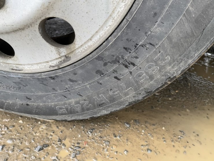 mack-cxu-tri-axle-truck-tractor-image-10