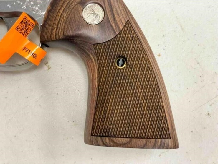 colt-revolver-image-19