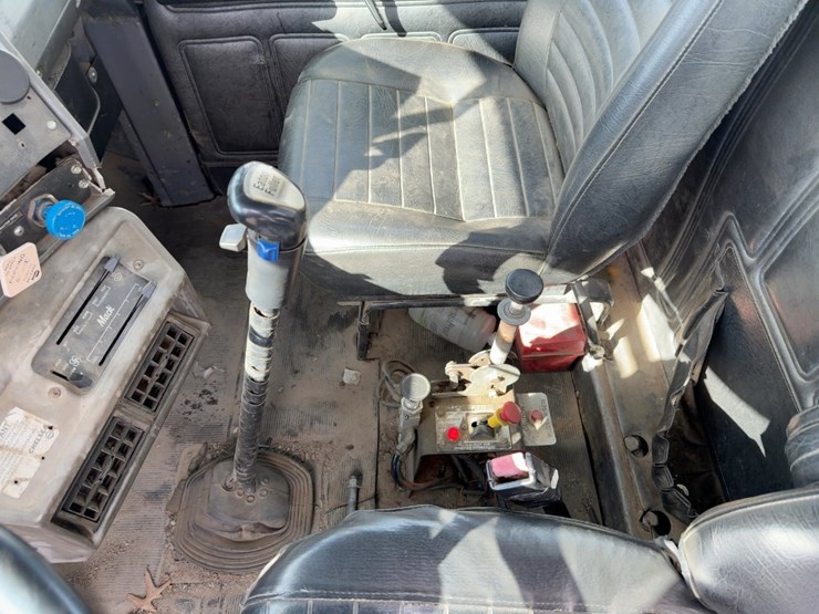 2000-mack-rd688s-image-31