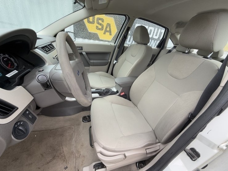 2009-ford-focus-sedan-image-22