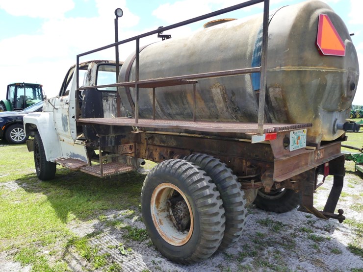 1990-ford-f700-image-3