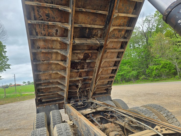 1996-mack-rd690s-image-30