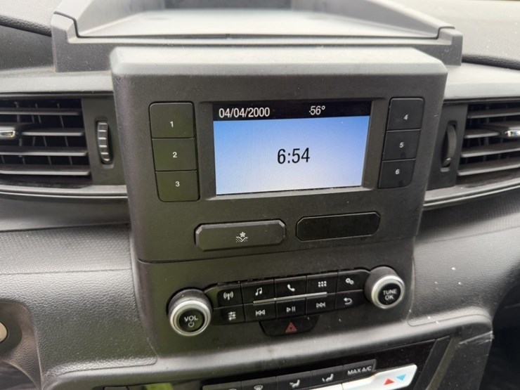 2020-ford-explorer-image-32