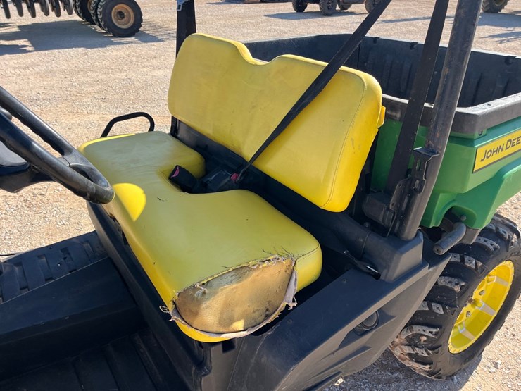2021-john-deere-gator-image-9