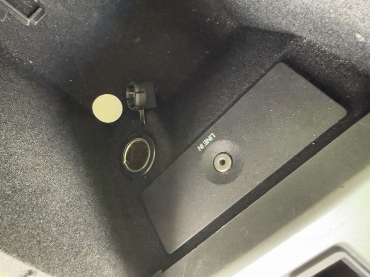 2014-ford-taurus-sedan-image-30