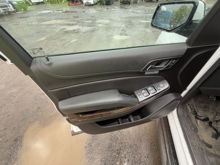 2019-chevrolet-tahoe-image-25