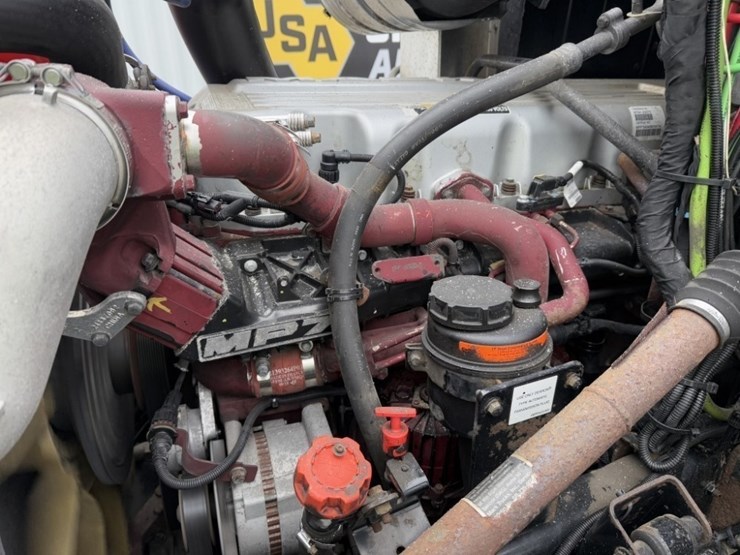 2013-mack-cxu613-tri-axle-truck-tractor-image-11