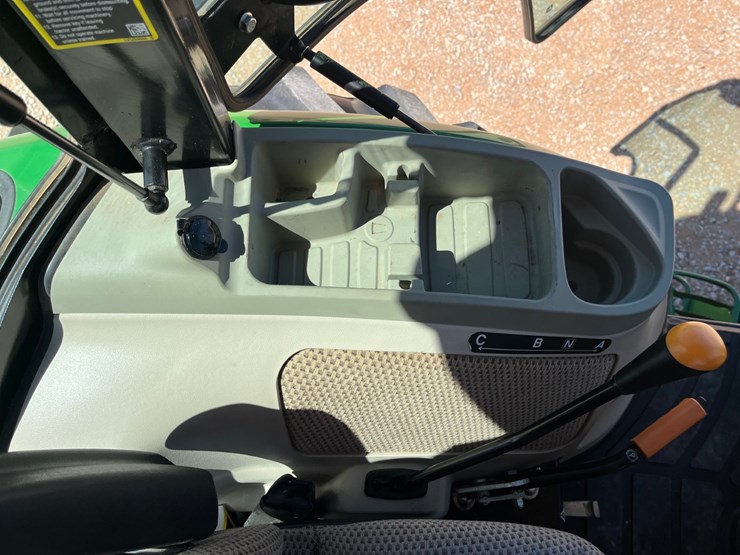 2021-john-deere-4052r-image-21