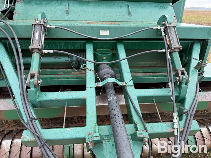 2012-kmc-3386-peanut-combine-image-11