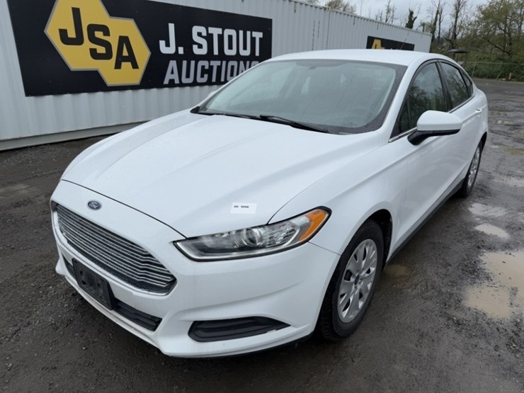2014-ford-fusion-sedan-image-1