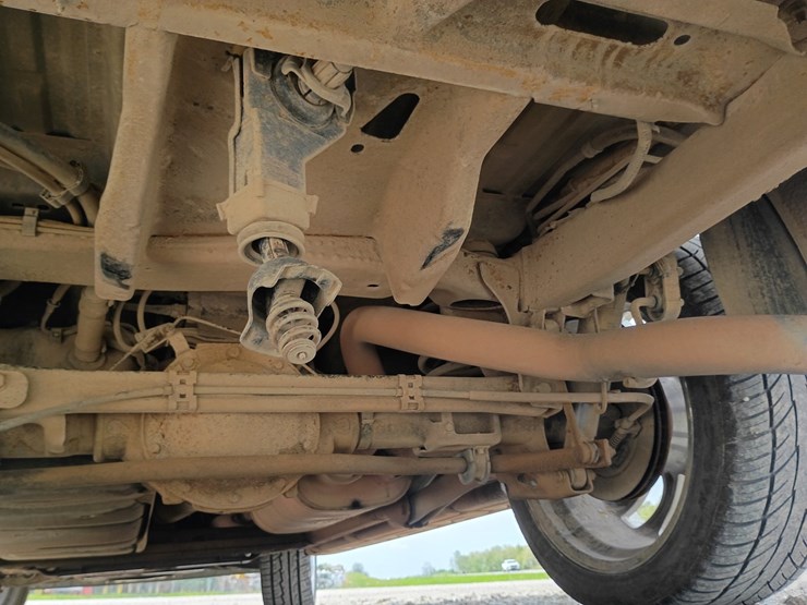 2005-chevrolet-suburban-image-75