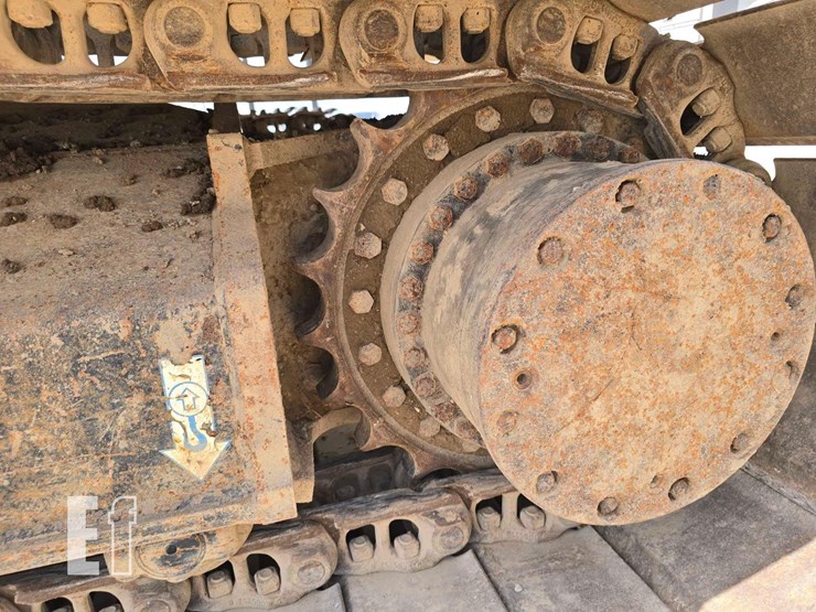 2018-deere-250g-lc-image-32