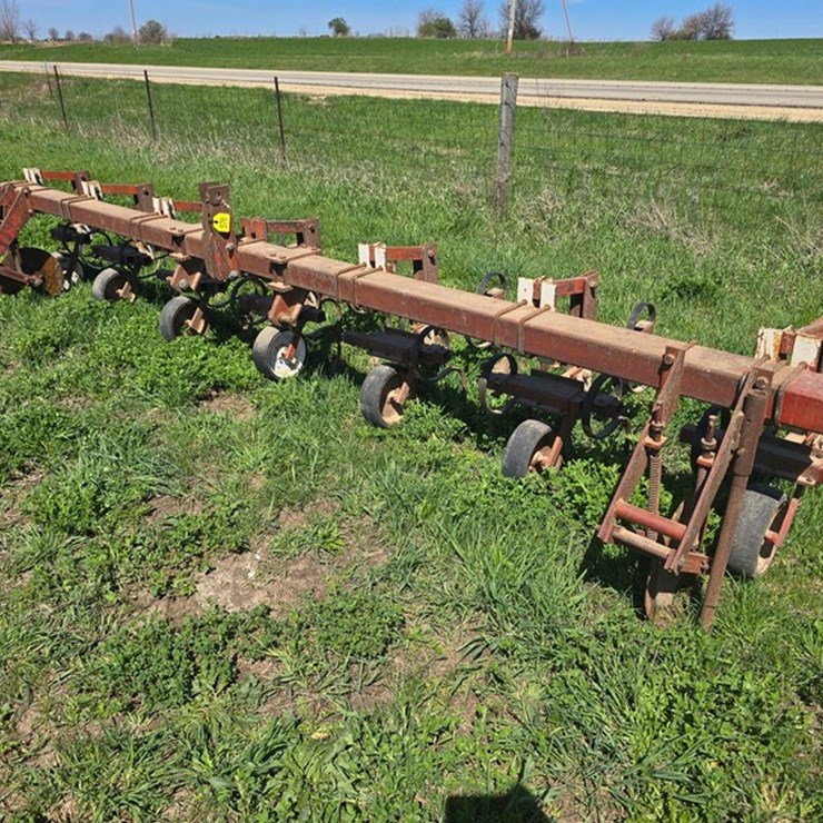 #576 • Noble 6R 3pt Cultivator