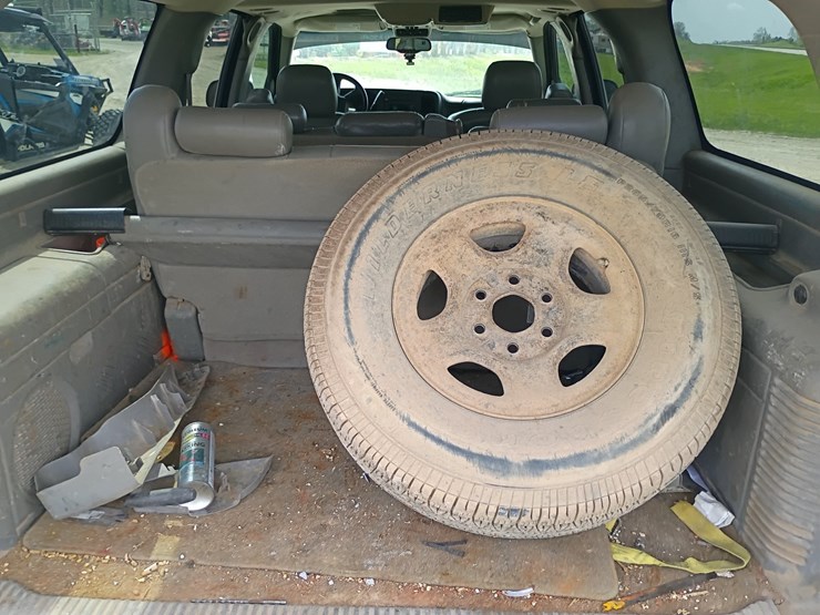 2005-chevrolet-suburban-image-70