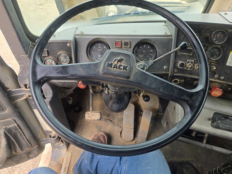 1996-mack-rd690s-image-67