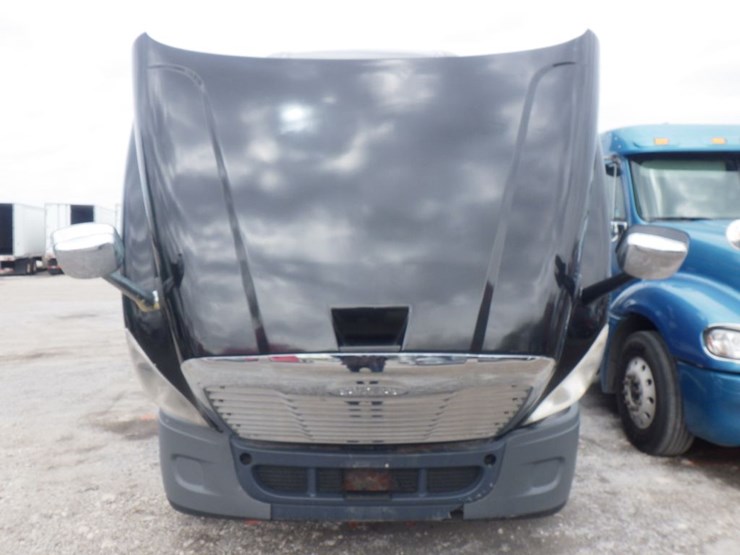 2011-freightliner-cascadia-125-image-22