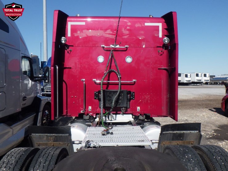 2022-peterbilt-567-image-13