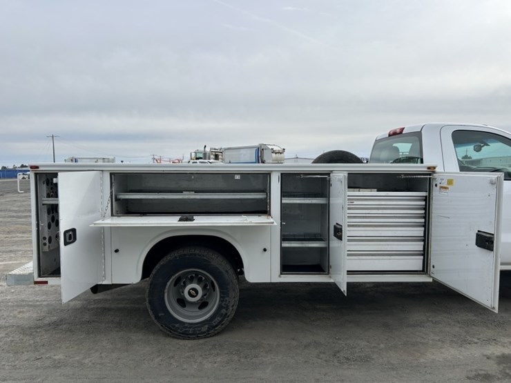 2015-chevrolet-silverado-3500-image-32