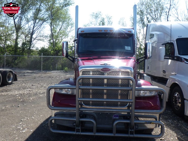 2022-peterbilt-567-image-2