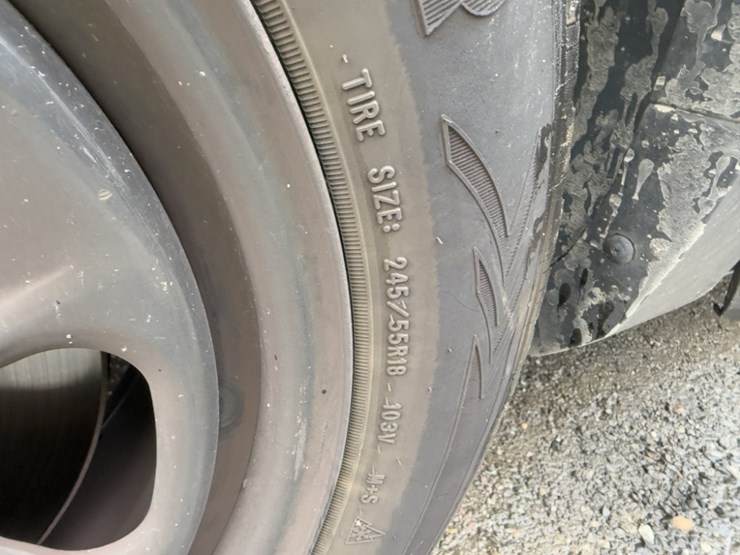 2017-ford-explorer-image-16