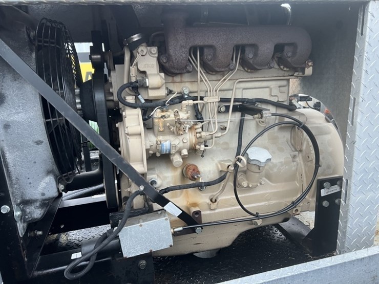 2009-gmc-w5500-image-16